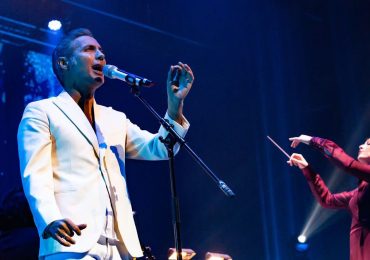 La famosa cantante sorprendió al borrar todas sus publicaciones de Instagram y los internautas sospechan que tiene problemas con Ben Affleck. Hace pocos días, la famosa Jennifer Lopez había compartido un romántico video junto a su esposo Ben Affleck, sin embargo, ahora impactó tras desaparecer todas las publicaciones de su red social en la que había compartido los momentos más entrañables de su boda, como los looks nupciales que eligió para los eventos. Aunque JLo no ha dicho nada al respecto de por qué tomó esta decisión, sus seguidores comienzan a preguntarse qué es lo que está pasando entre ella y su esposo Ben Affleck, pues semanas atrás se especuló que tenían diferencias y que incluso él pensó en abandonar su casa. Los internautas señalan que Jennifer Lopez y Ben Affleck podrían estar atravesando una crisis matrimonial, aunque sus fans aseguran que podría tratarse de una estrategia de marketing como la que utilizan otros famosos.