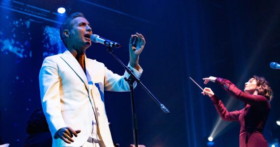 La famosa cantante sorprendió al borrar todas sus publicaciones de Instagram y los internautas sospechan que tiene problemas con Ben Affleck. Hace pocos días, la famosa Jennifer Lopez había compartido un romántico video junto a su esposo Ben Affleck, sin embargo, ahora impactó tras desaparecer todas las publicaciones de su red social en la que había compartido los momentos más entrañables de su boda, como los looks nupciales que eligió para los eventos. Aunque JLo no ha dicho nada al respecto de por qué tomó esta decisión, sus seguidores comienzan a preguntarse qué es lo que está pasando entre ella y su esposo Ben Affleck, pues semanas atrás se especuló que tenían diferencias y que incluso él pensó en abandonar su casa. Los internautas señalan que Jennifer Lopez y Ben Affleck podrían estar atravesando una crisis matrimonial, aunque sus fans aseguran que podría tratarse de una estrategia de marketing como la que utilizan otros famosos.