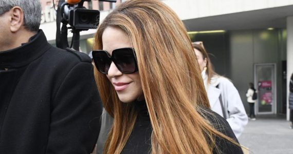 Shakira desata comentarios por subir foto con misterioso hombre
