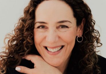 Marisa Lazo nos habla de su nuevo libro "La ambición también es dulce"