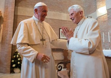 Sepultado en tres ataúdes, así fue el funeral de Benedicto XVI