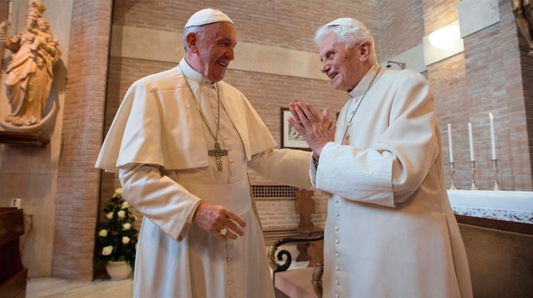 Sepultado en tres ataúdes, así fue el funeral de Benedicto XVI