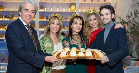 Rafa Picard partió la Rosca de Reyes en compañía de grandes amigos