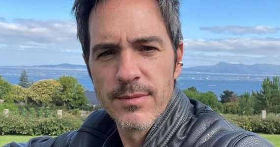 Mauricio Ochmann debuta como cantante y recibe críticas